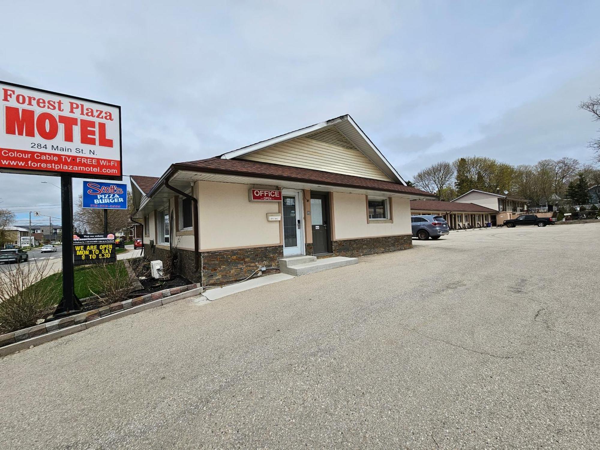 Forest Plaza Motel Mount Forest Exterior photo